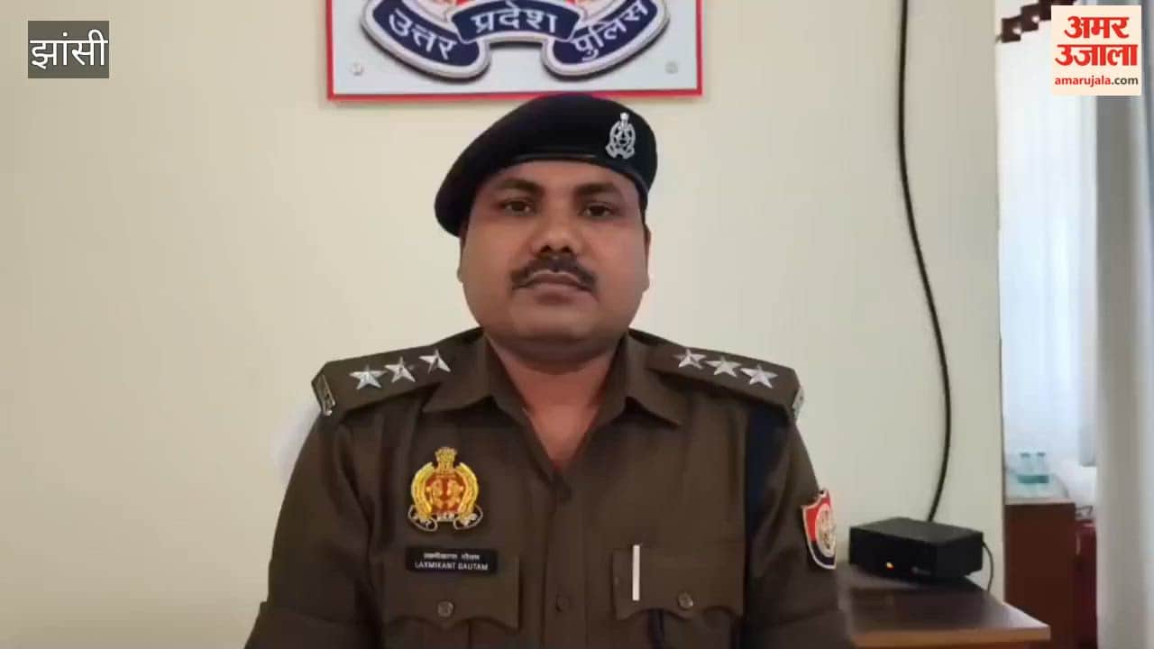 Jhansi: Filmy-style kidnapping case revealed, four arrested along with car, CO Laxmikant Gautam giving information about the case.