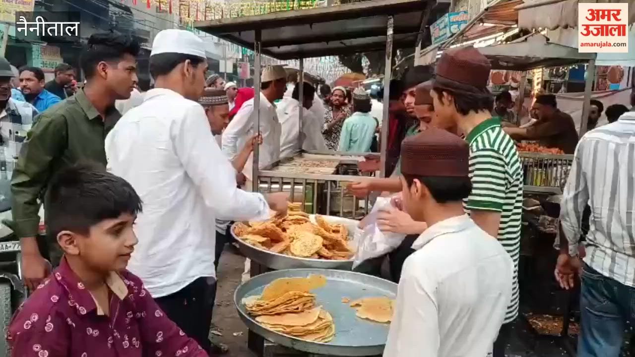 Fasting people buying food items before Iftari in haldwani