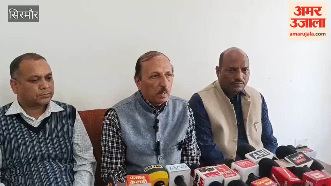 Sirmour Inspection of MDM food items in Nahan pests in one school and deficiencies in cleanliness in another