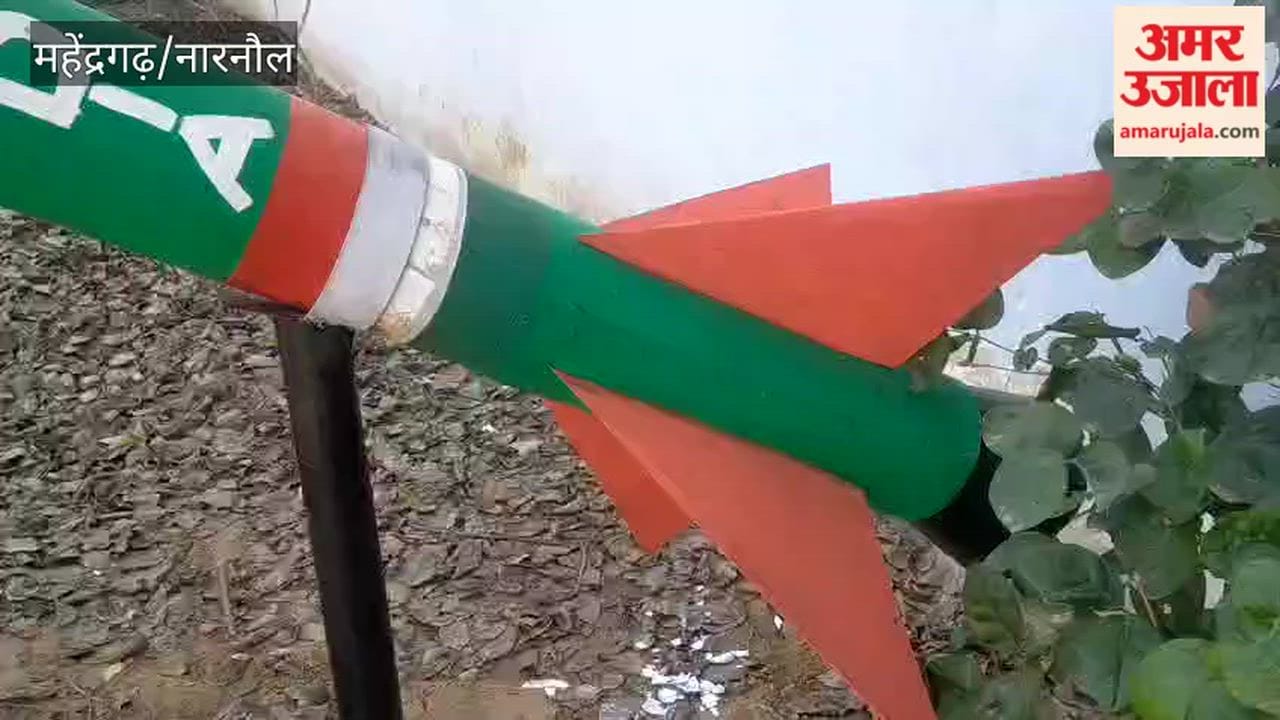In Narnaul, two ITI students made a dummy missile in memory of the martyrs.
