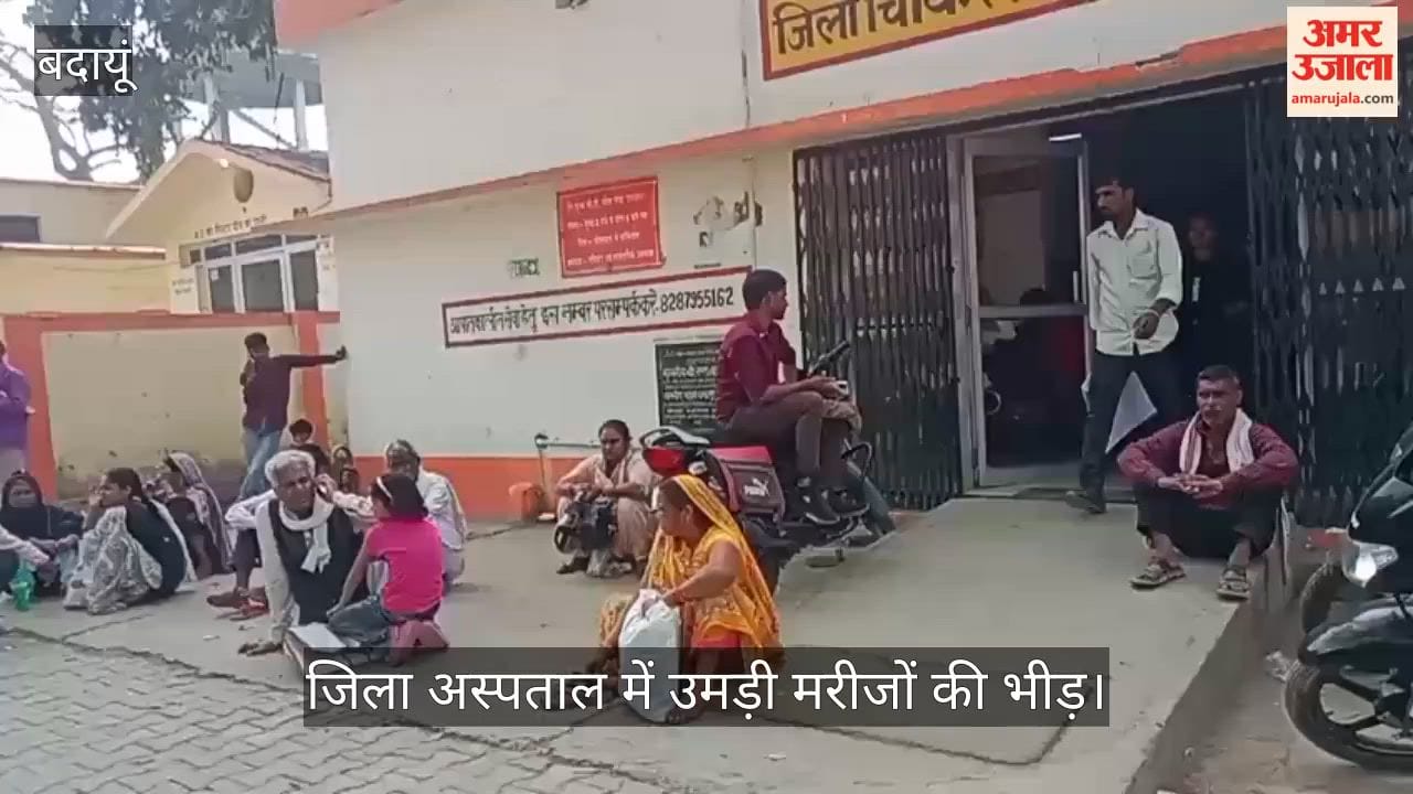 Crowds of patients gathered at the district hospital in Budaun