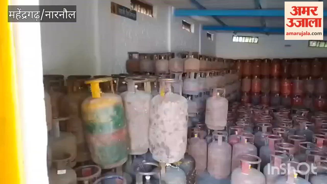 There is a shortage of commercial cylinders in Narnaul