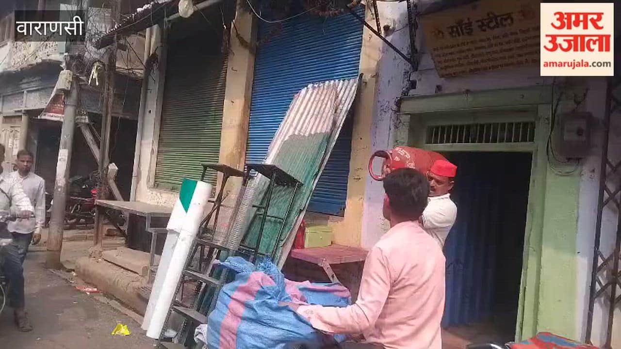 Samajwadi Party worker sells his cylinder to scrap dealer