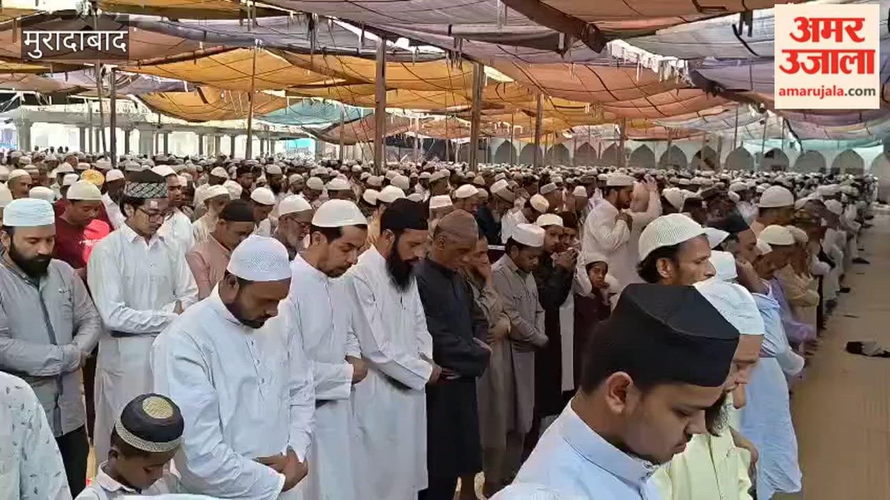 Devotees gathered to offer prayers at Jama Masjid