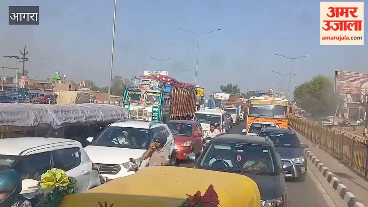 Heavy traffic jam on Agra-Firozabad highway in Tundla