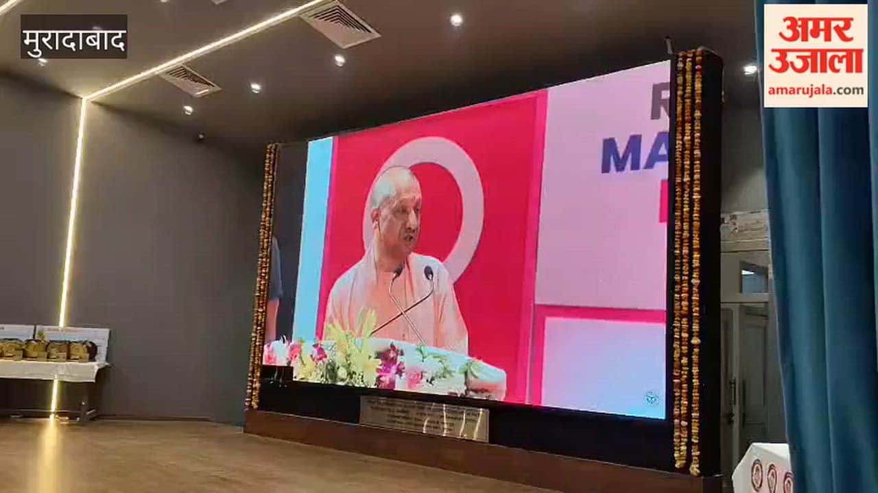 CM Yogi Adityanath addressed the program held at the Panchayat Bhawan on Women Day