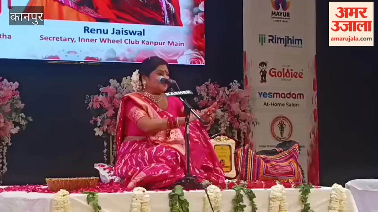 CSJMU auditorium was filled with fragrance during the Gulab Bari event, as women danced to Holi songs