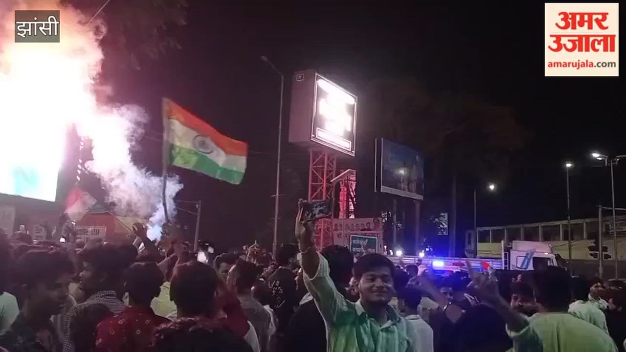 T20 World Cup: Jhansi celebrates victory, celebrates Diwali after Holi, distributes sweets and fireworks
