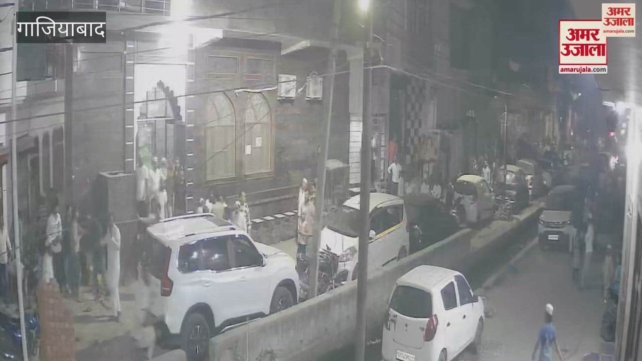 Several people were injured in stone pelting between two groups in Muradnagar, Ghaziabad