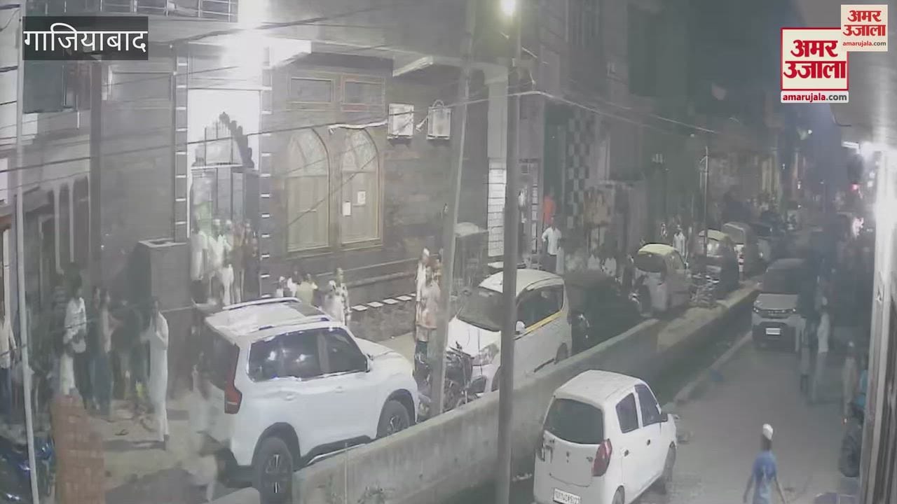 Several people were injured in stone pelting between two groups in Muradnagar, Ghaziabad