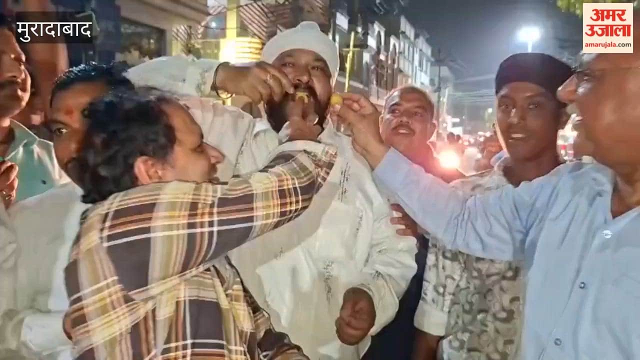 On the victory of Team India, fireworks were done by distributing sweets