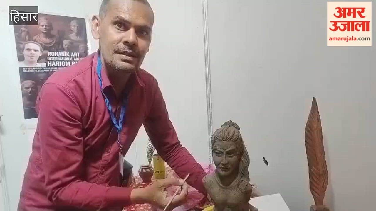 The magic of hand craftsman Hariom art is becoming the center of attraction
