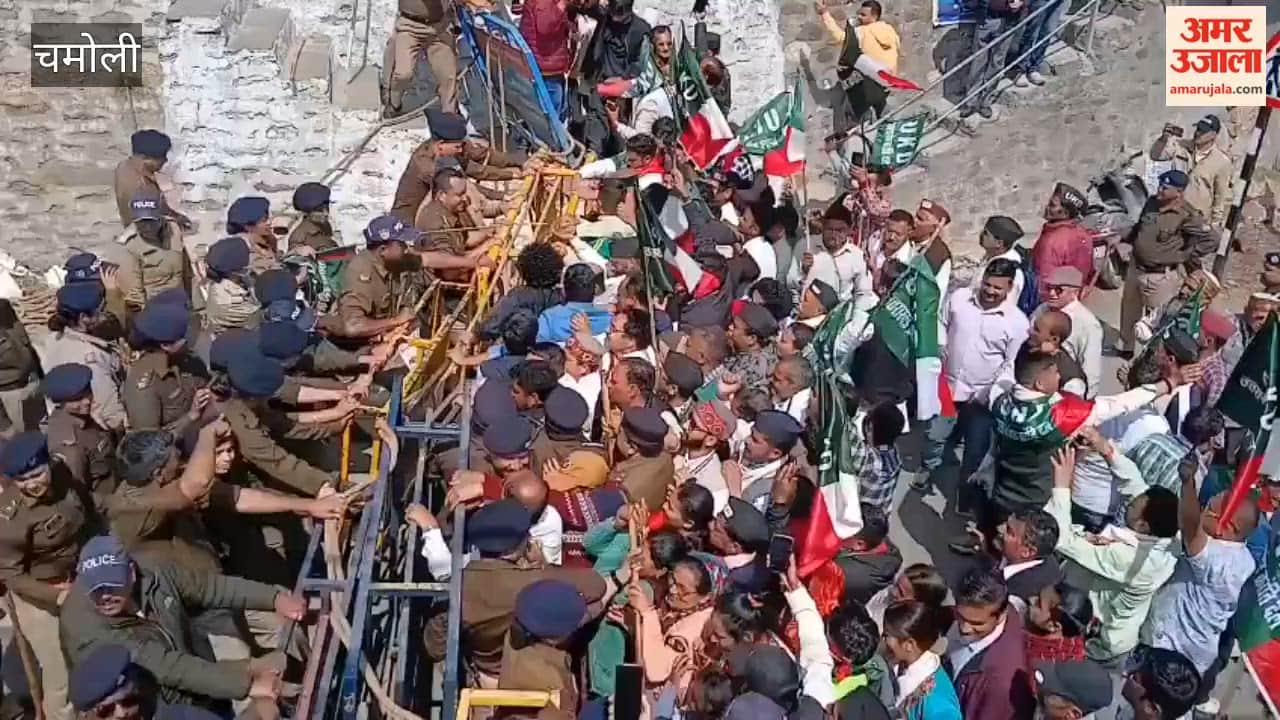 UKD workers protest in Diwalikhal, break barricades, police use water cannons