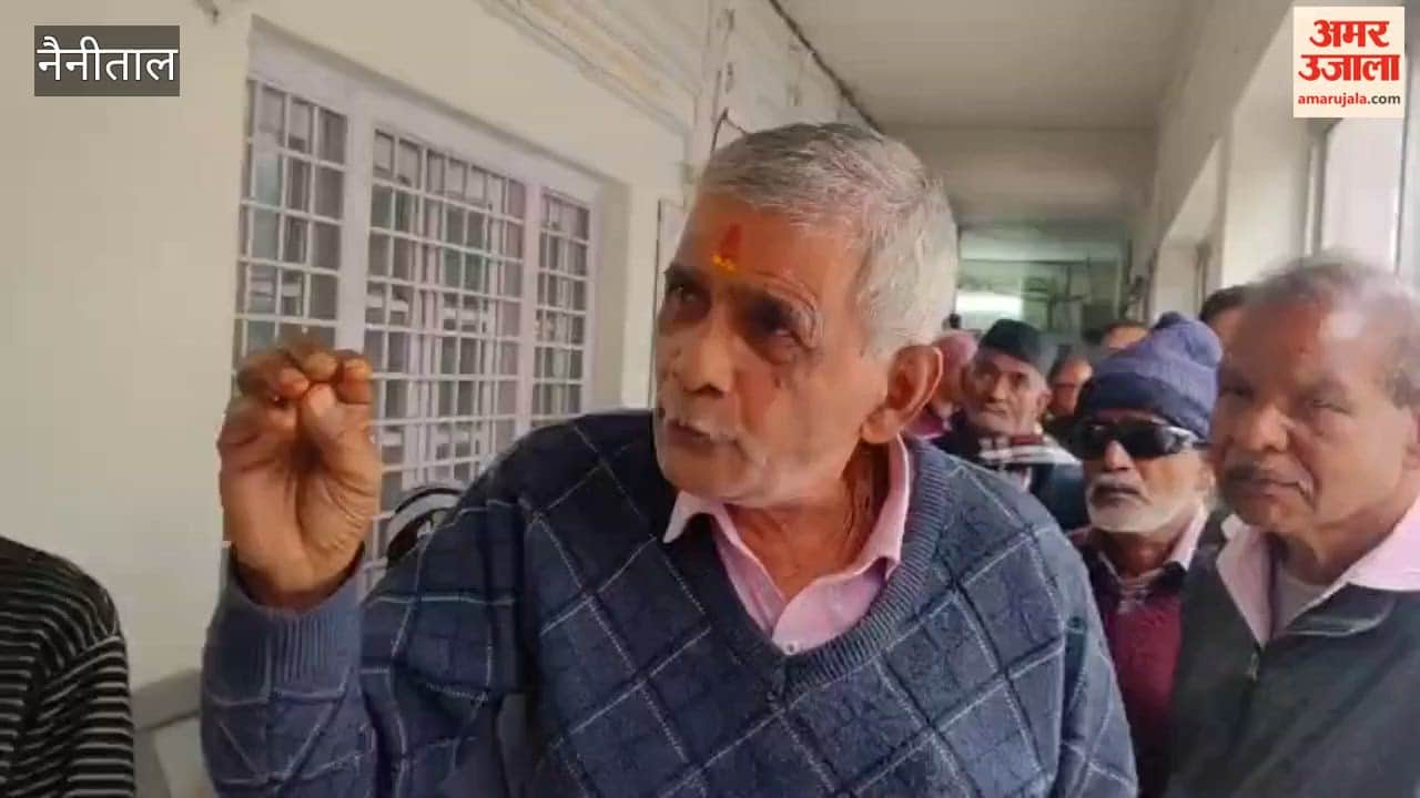 Regular work charge pensioners surrounded the officials, pension has not been received for two months