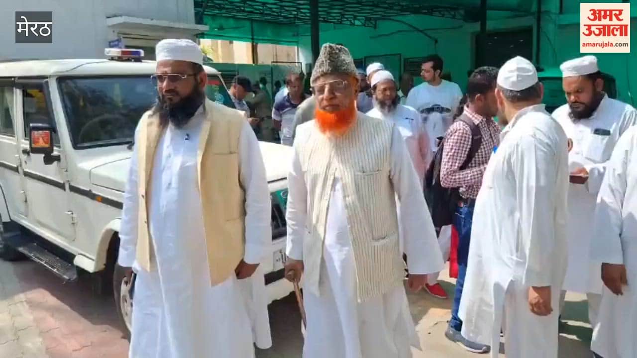 Meerut: Representatives of the Muslim community reached the SSP office to protest the removal of loudspeakers from mosques during Ramzan