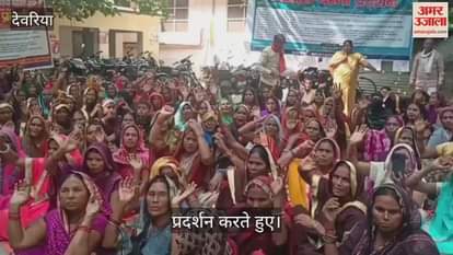 The cooks raised slogans at the DM's office.