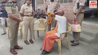 Shahjahanpur police distributed sweets and gifts to pensioners on the occasion of the festival