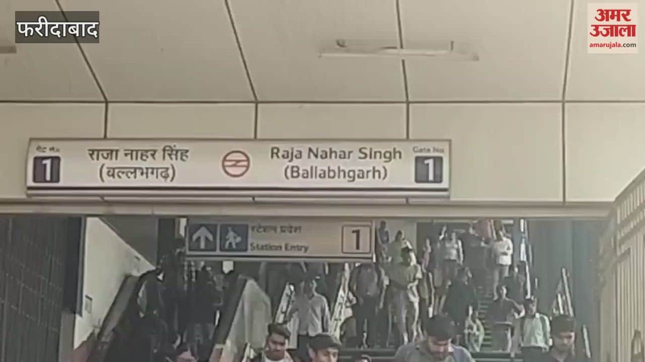 crowd at raja nahar singh ballabhgarh metro station regarding festival