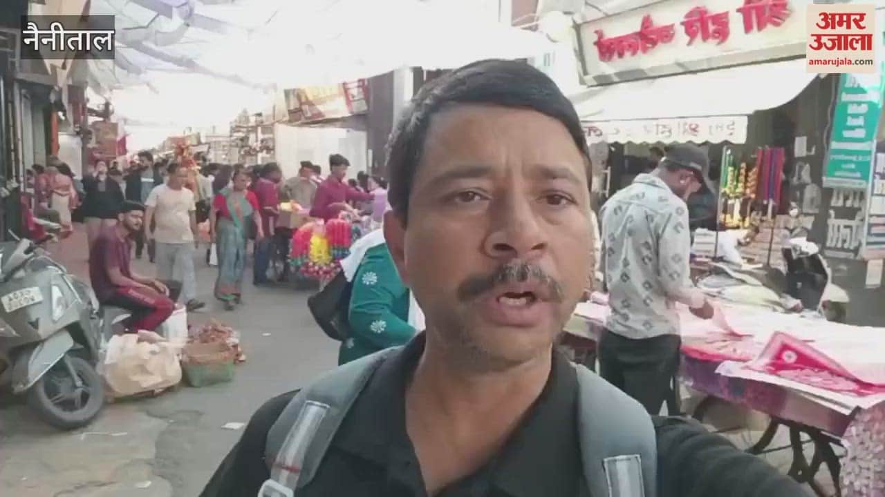 Crowd of shoppers gathered in Haldwani market on Dhanteras