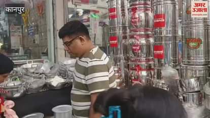 Crowd gathered at the utensils market in Lal Bangla on the occasion of Dhanteras