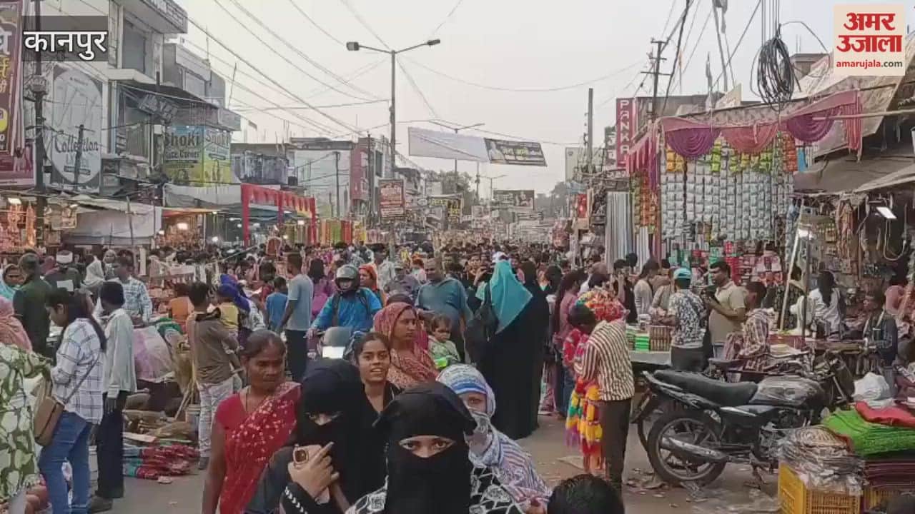 Crowds of buyers gathered at Lal Bangla Bazaar for Dhanteras festival