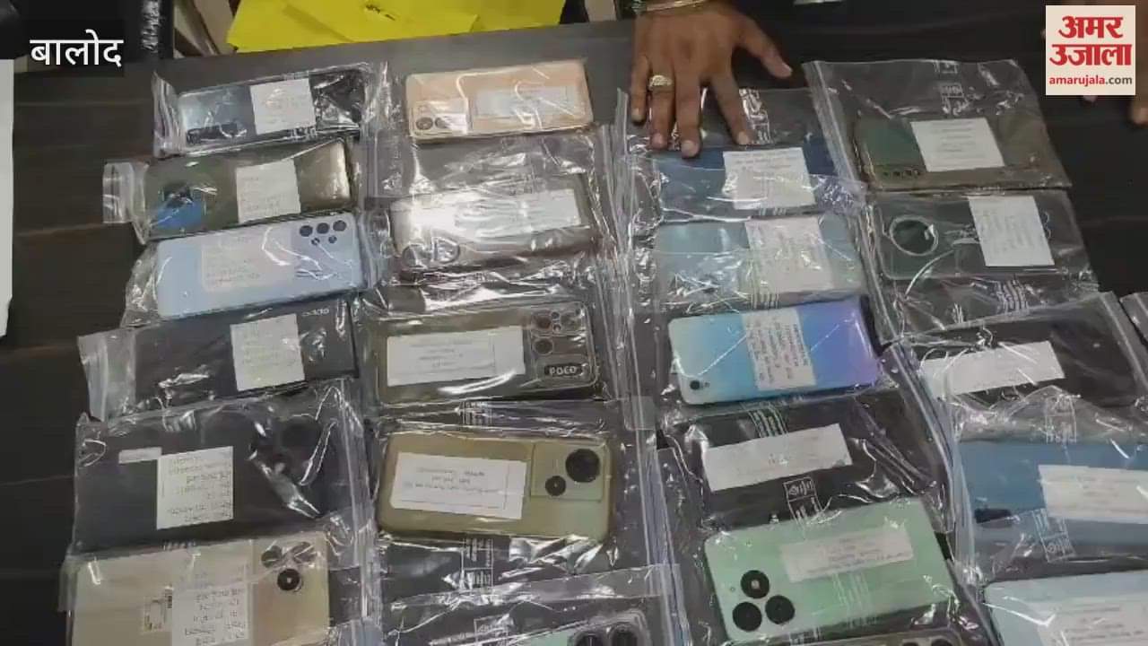 Police return 100 lost mobile phones on Dhanteras in Balod