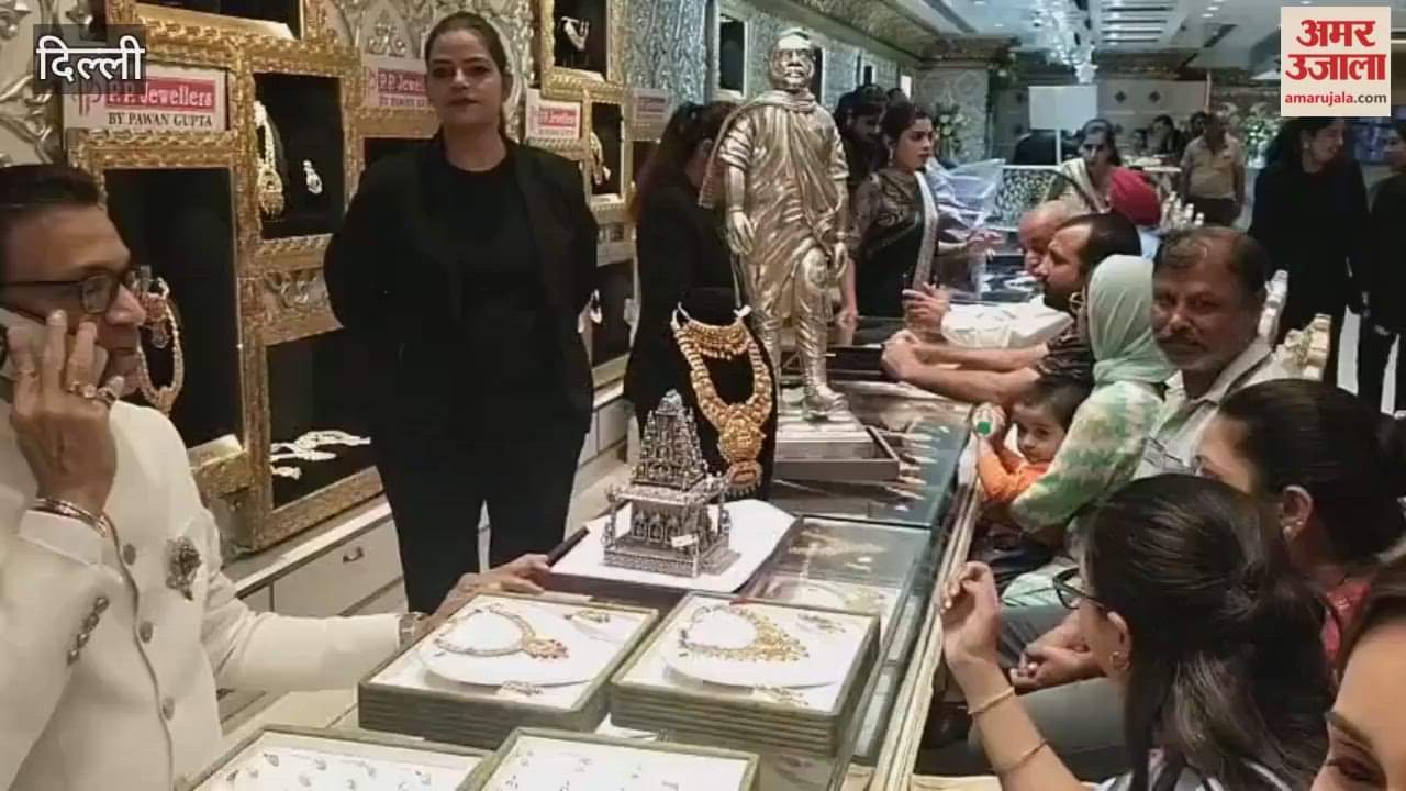 crowd of customers to buy jewelery on festival of dhanteras in Karol Bagh