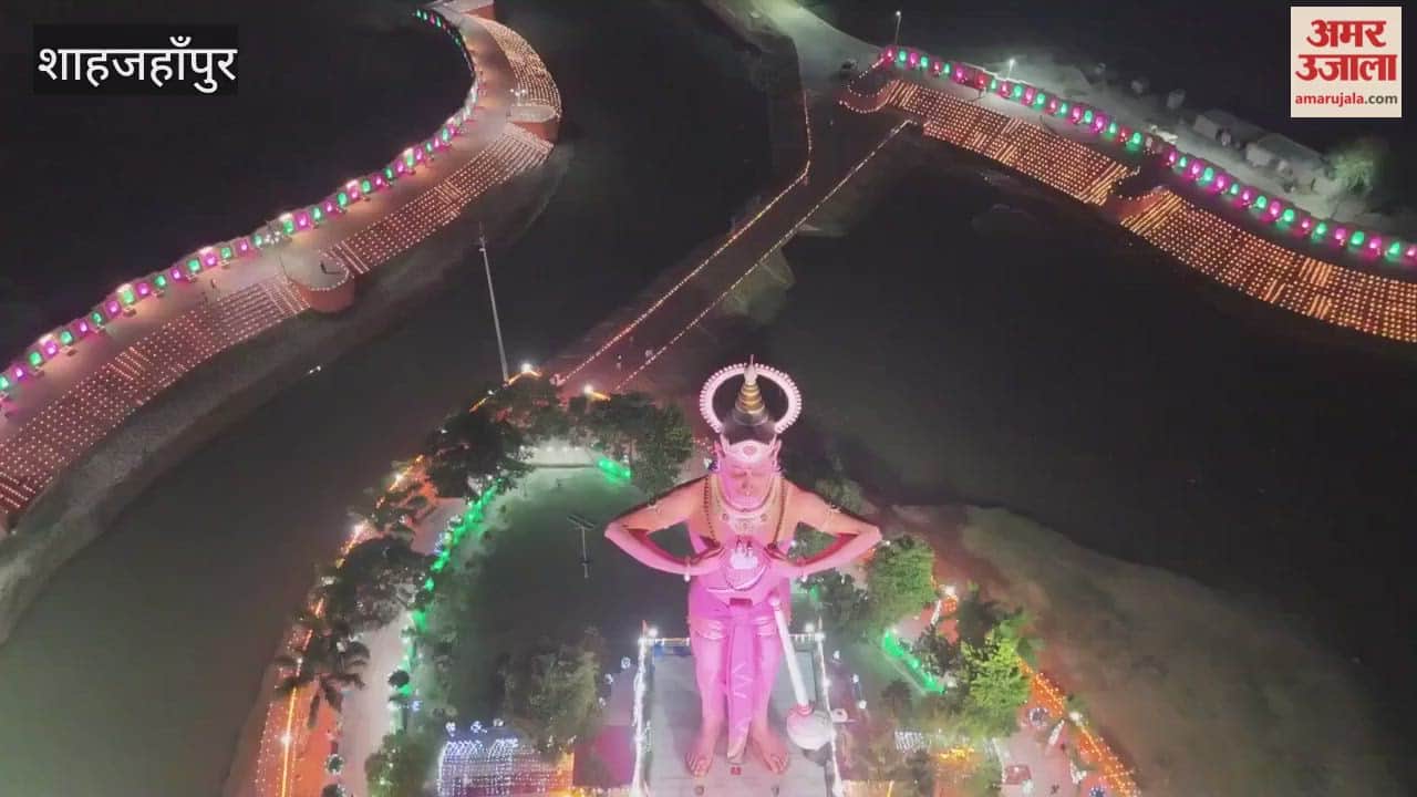 Hanuman Dham in Shahjahanpur was illuminated with lamps