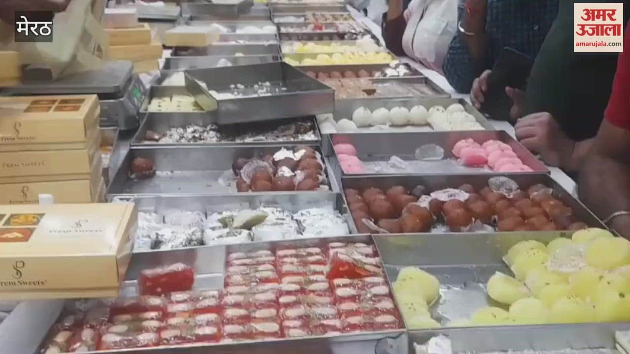 Meerut: Crowd gathered at sweet shops