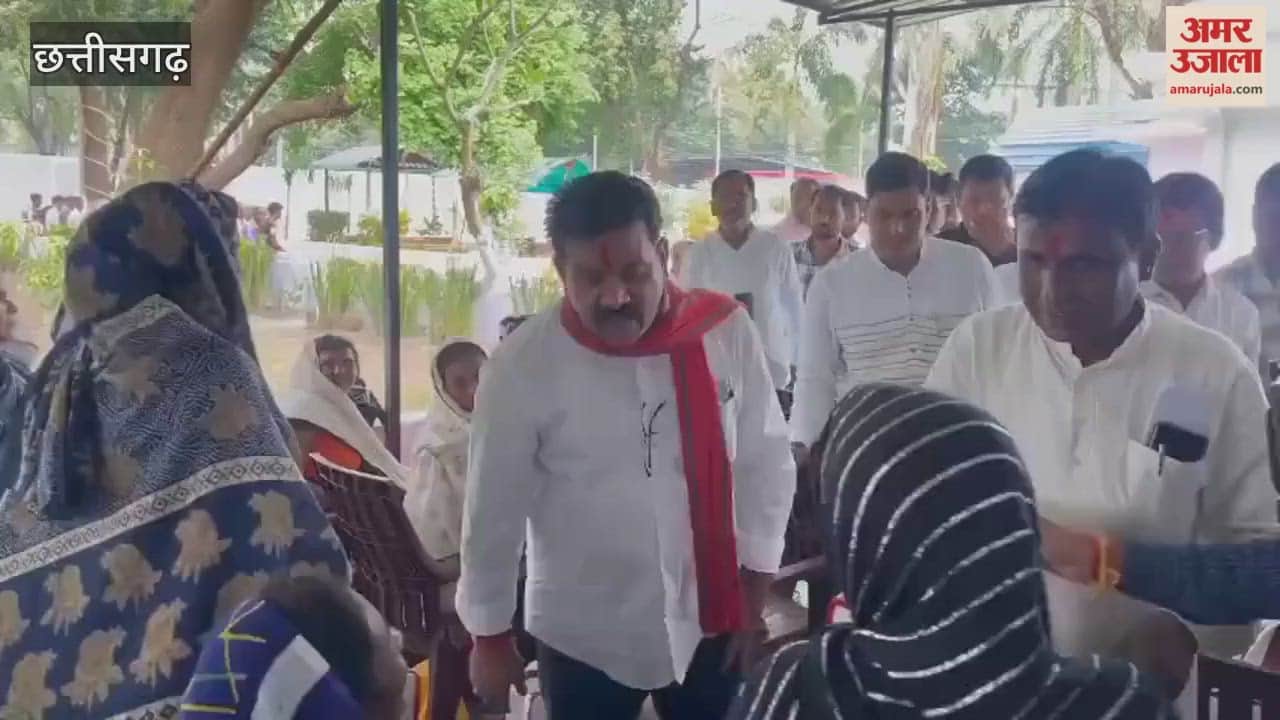 Deputy CM Vijay Sharma did some shopping at the local market on Diwali.