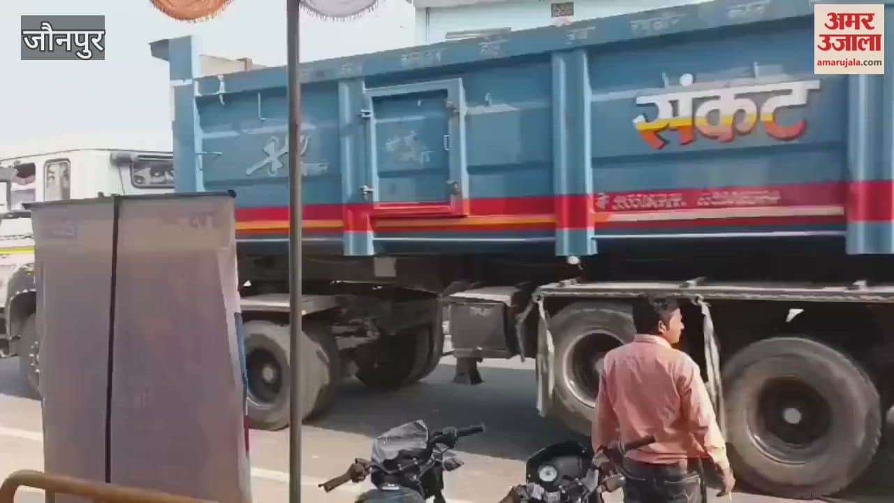 Two youths from two villages clash pelt bricks and stones on highway