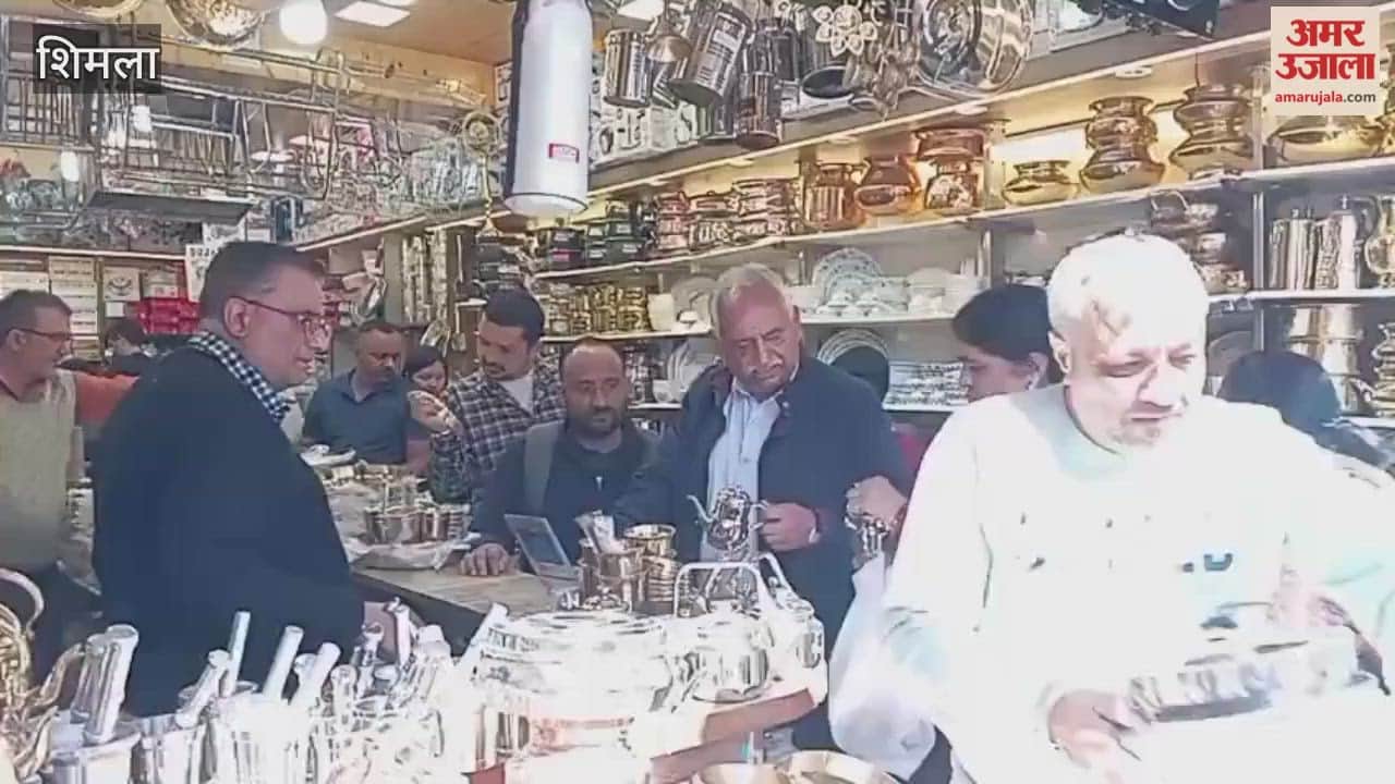 Shimla Crowds gathered to shop in Lower Bazaar on Dhanteras