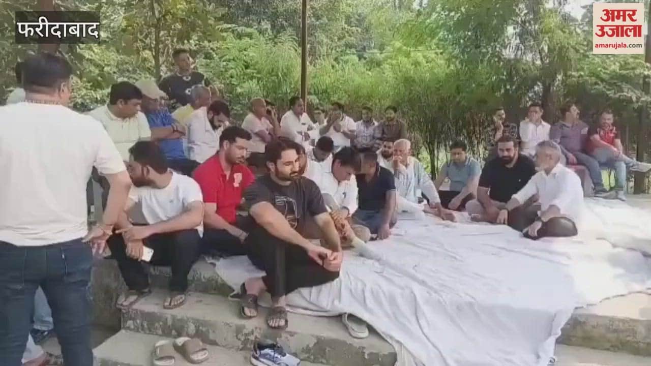 Rajkumar family and relatives staged a sit-in protest in Faridabad