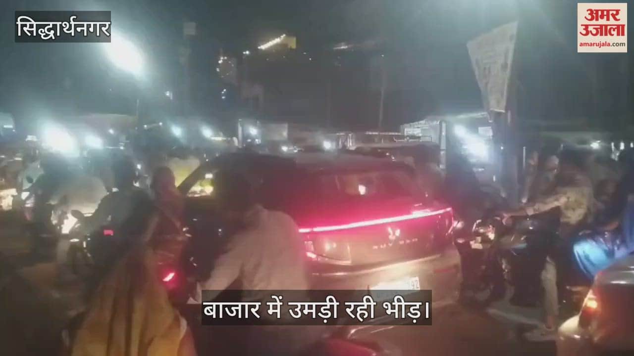 Crowds at intersections, creating traffic jams