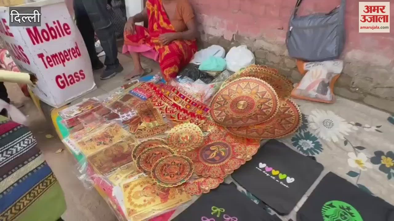crowds in market for shopping on festival of Diwali.