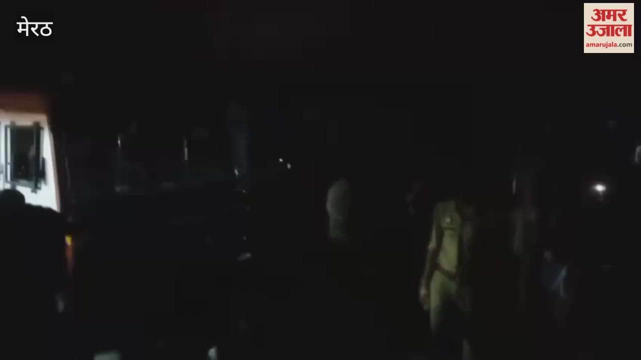 Meerut: Fire breaks out in handicraft shop in Lala Ka Bazaar