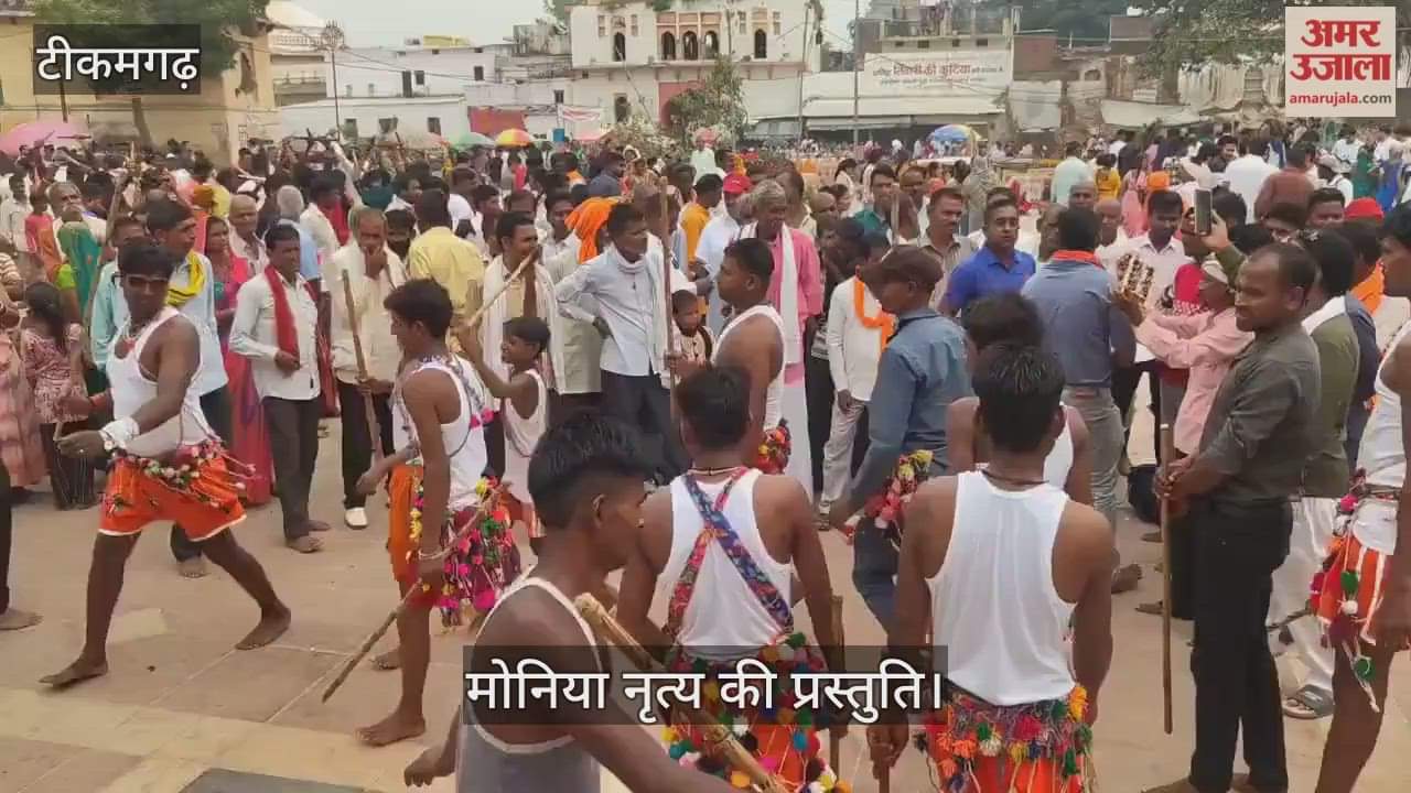 Monia dance is in full swing in the Ramraja temple premises of Orchha.