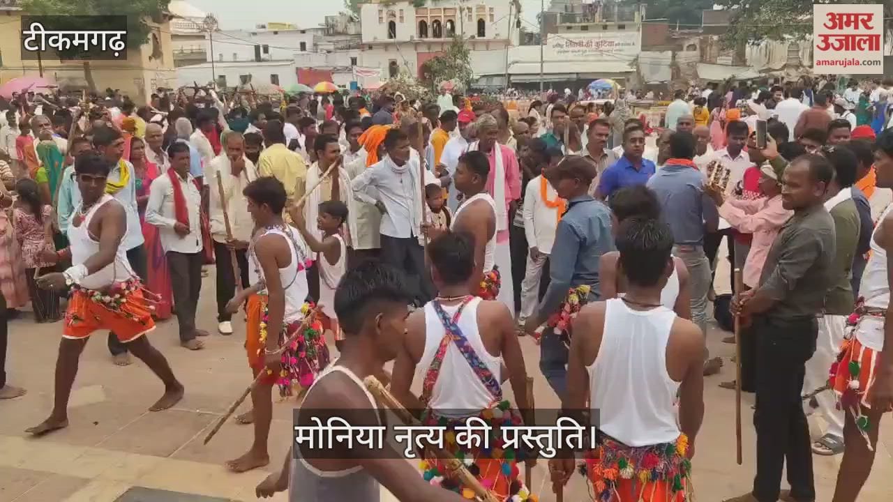 Monia dance is in full swing in the Ramraja temple premises of Orchha.
