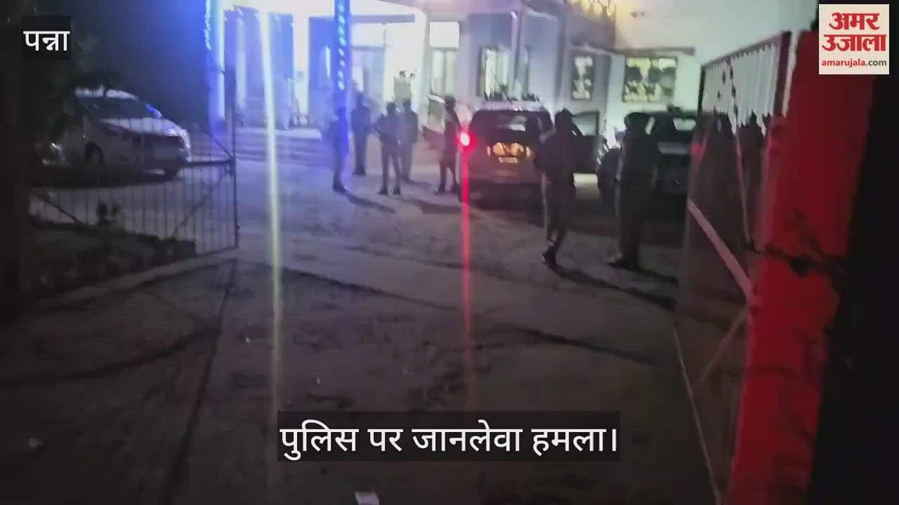 Police attacked in Panna, several constables including the police officer were seriously injured.