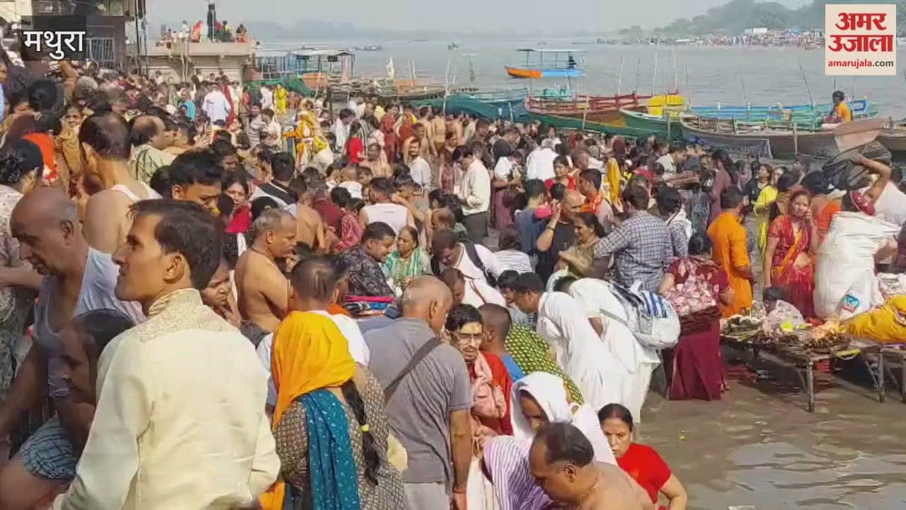 Brothers and sisters take dip in Yamuna on Bhai Dooj