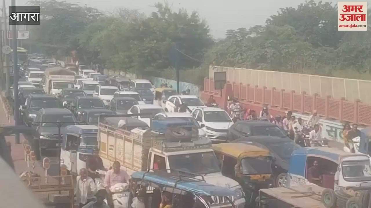 Heavy traffic jam on Yamuna Kinara Road in Agra