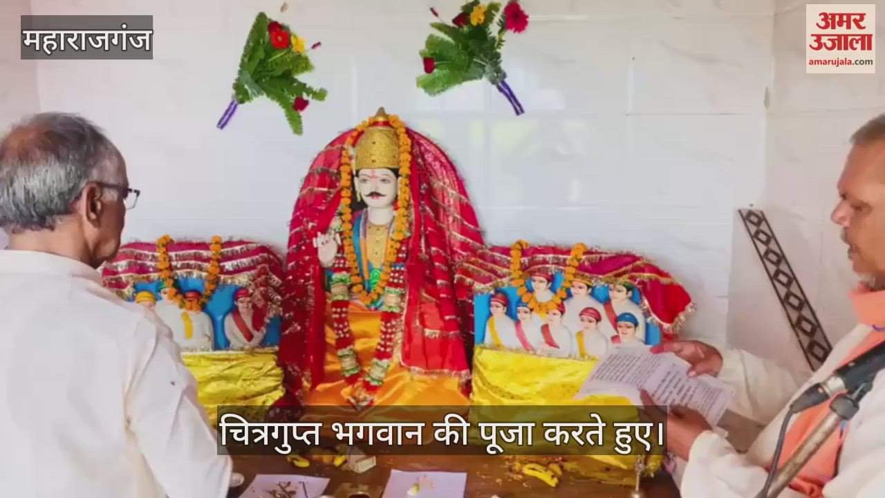 Kayasthas worshipped Lord Chitragupta at the Chitragupta Temple with due rituals.