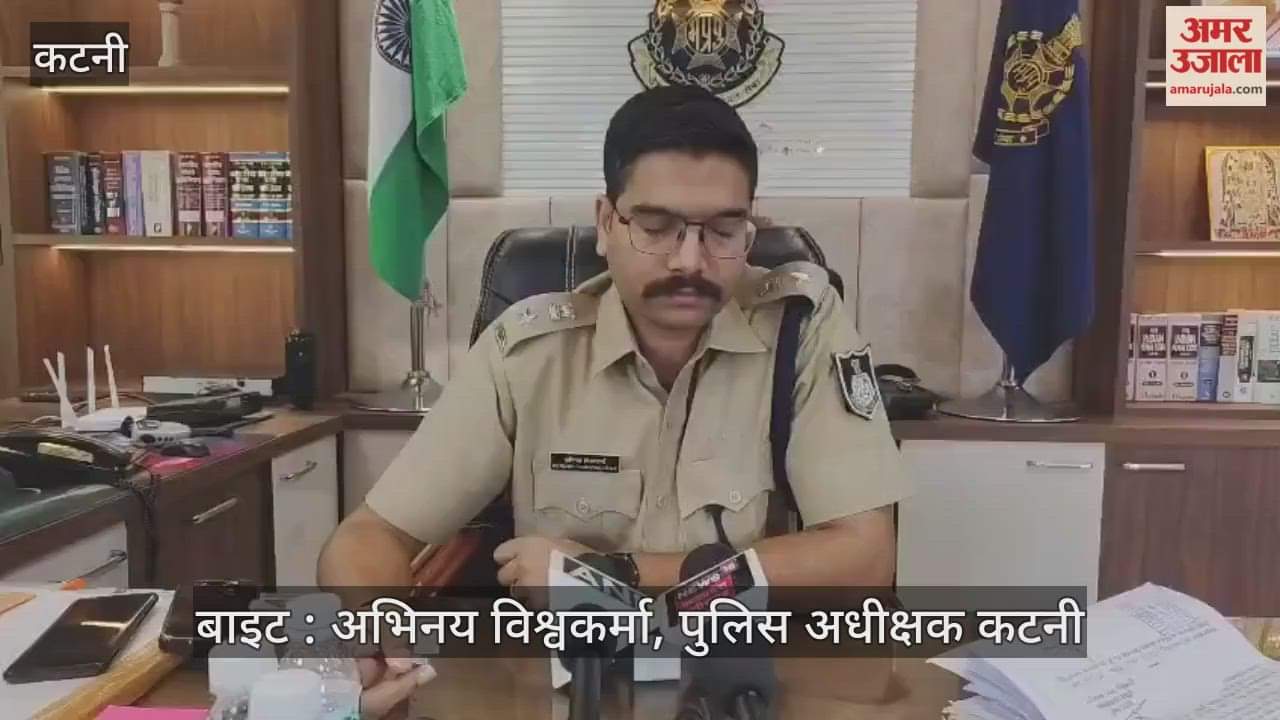 A mob that had come to lodge an FIR attacked police personnel, injuring two.