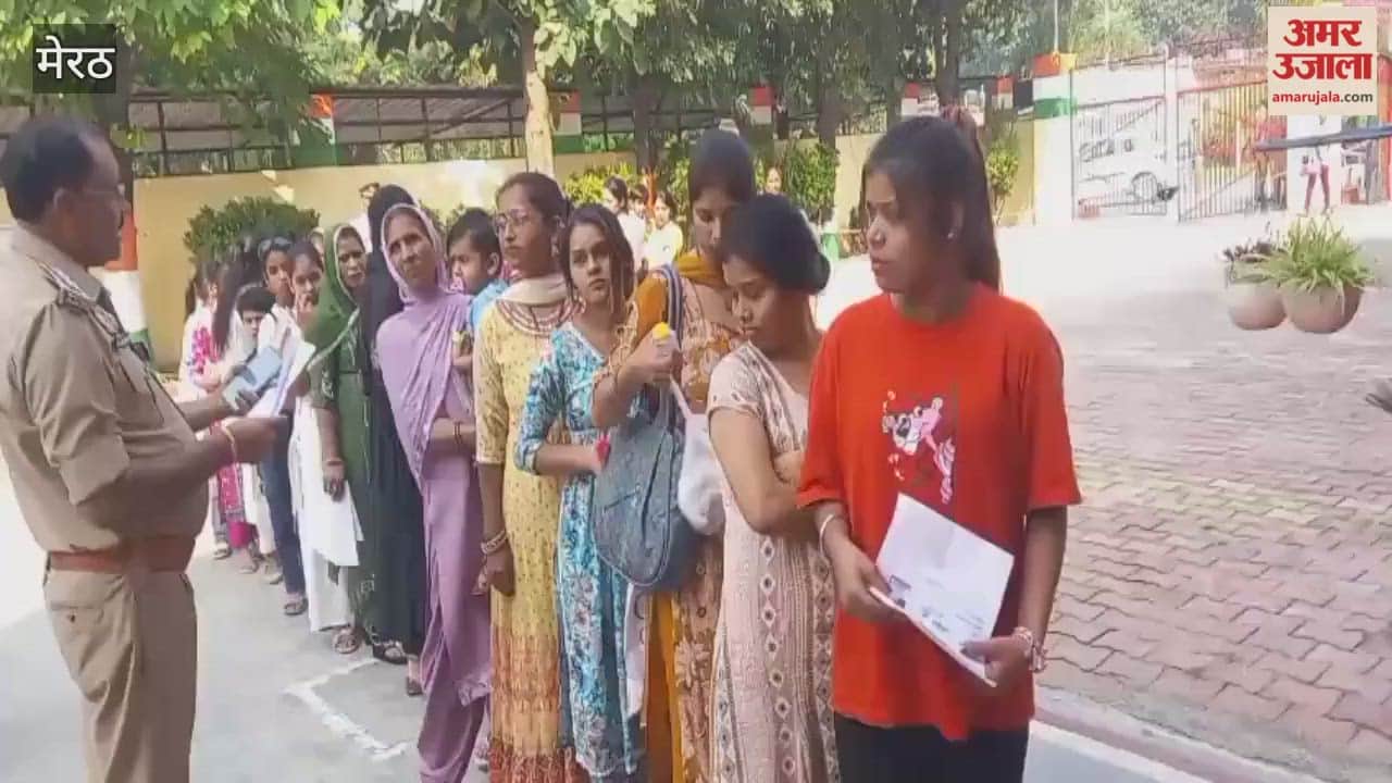 Meerut: Sisters reached the district jail to vaccinate their brothers.