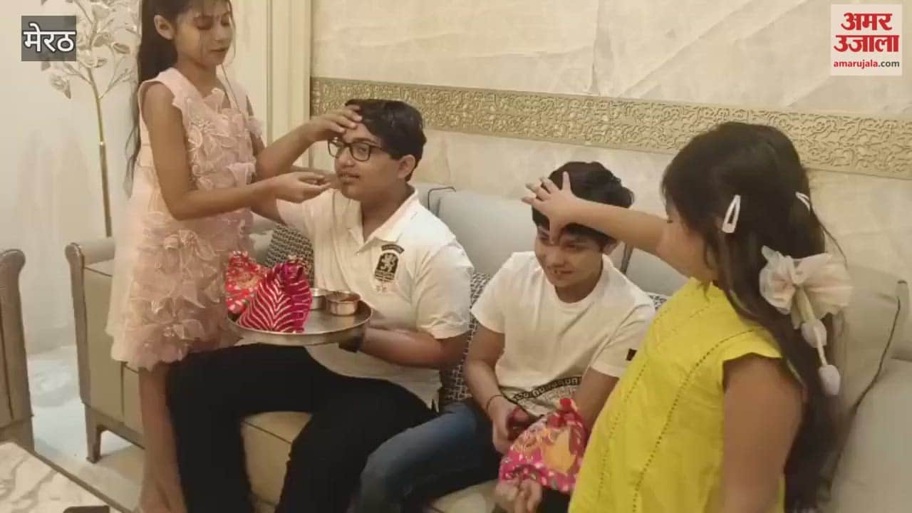 Meerut: Sisters vaccinated brothers