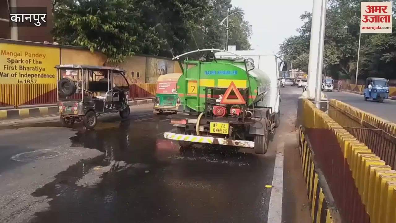 Due to increased air pollution, water was sprayed through a machine at Mall Road Phoolbagh