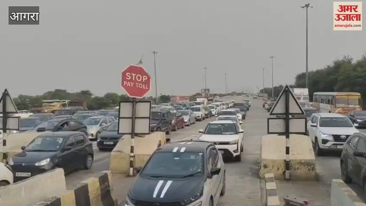 Vehicles queue up at toll plaza on Agra-Lucknow Expressway