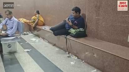 heaps of garbage are lying at railway station due to strike of sanitation workers