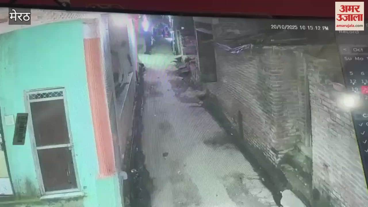 Bijnor: Tractor runs over youths standing in the street, one in critical condition; driver absconding