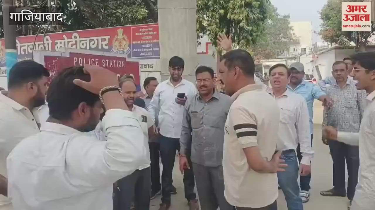 Traders create ruckus in Modinagar Ghaziabad demanding registration of FIR